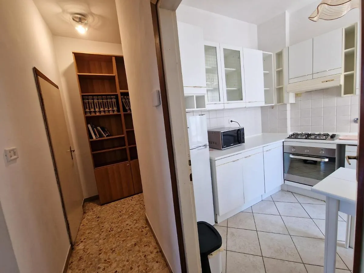 Nazionale 37 Apartment Florence 0*,